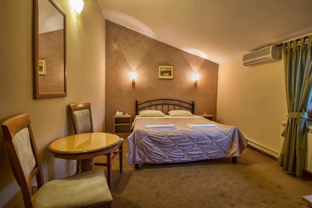 Hotel Konak Vukasinovic Belgrado Habitación foto