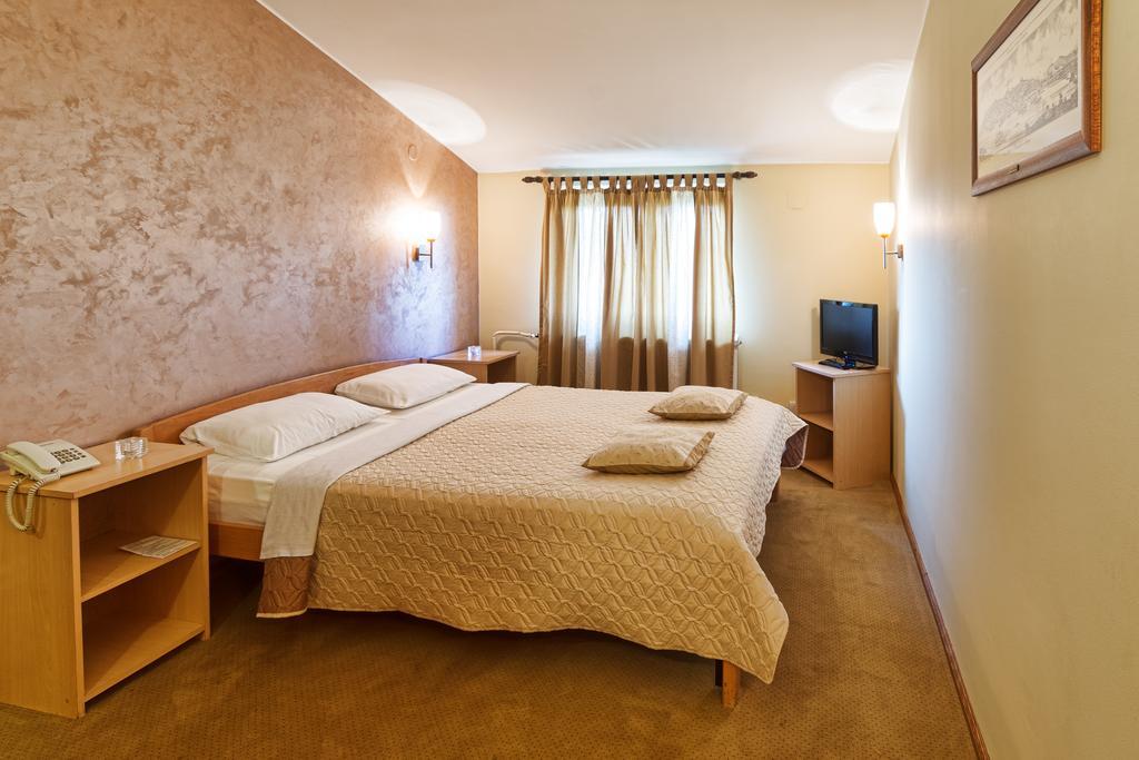 Hotel Konak Vukasinovic Belgrado Habitación foto